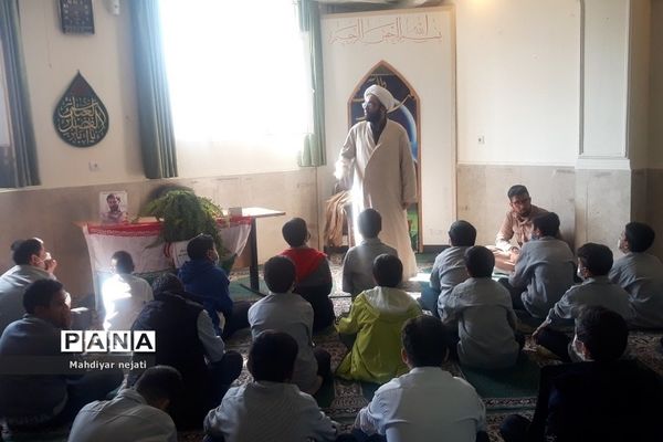 برگزاری کلاس‌های بصیرتی در ایام فاطمیه در مدارس رودهن