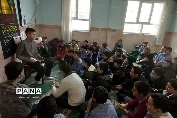 برگزاری کلاس‌های بصیرتی در ایام فاطمیه در مدارس رودهن