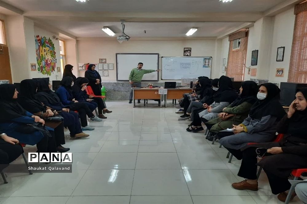 کارگاه آموزشی سواد رسانه‌ای در هنرستان فاطمه الزهرا (س) اندیمشک