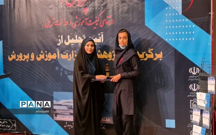 پروژه علمی «نورساخت»از کهریزک، به عنوان پروژه برتر دانش‌آموزی کشور شناخته شد