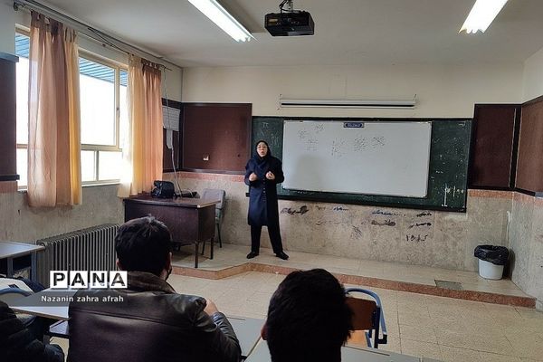 برگزاری کارگاه آموزشی روش‌های تحقیق درست در مدارس رودهن