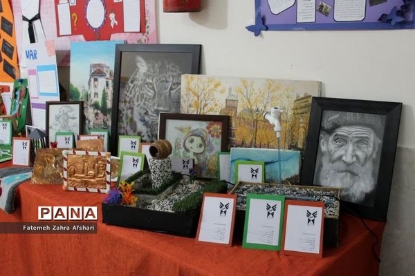 نمایشگاه دستاوردهای پژوهشی دانش‌آموزان شهرستان سمنان