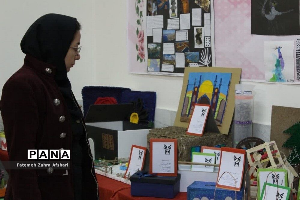 نمایشگاه دستاوردهای پژوهشی دانش‌آموزان شهرستان سمنان