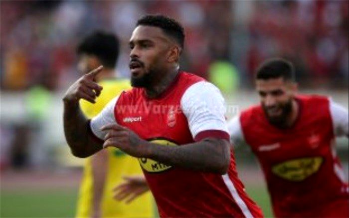 مهاجم پرسپولیس ایران را ترک کرد