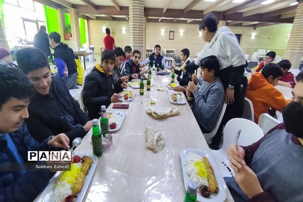اردوی دانش‌آموزان مدرسه امام علی(ع) ۲ رودهن در مجتمع فرهنگی تفریحی امام صادق(ع)