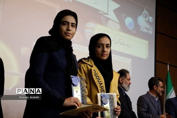 مراسم تقدیر از برگزیدگان کشوری در محور پژوهش در اداره‌کل آموزش و پرورش شهرستان‌های استان تهران