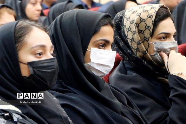 مراسم تقدیر از برگزیدگان کشوری در محور پژوهش در اداره‌کل آموزش و پرورش شهرستان‌های استان تهران