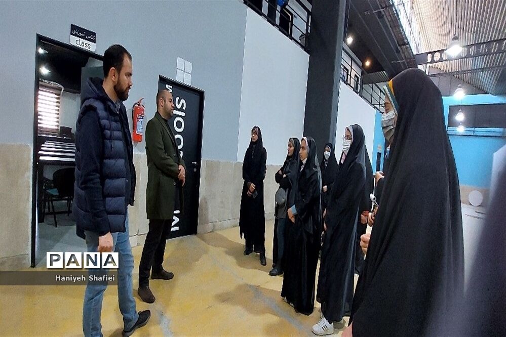 اردوی راهیان پیشرفت و بازدید دانش‌آموزان بسیجی از کارخانه نوآوری شیراز