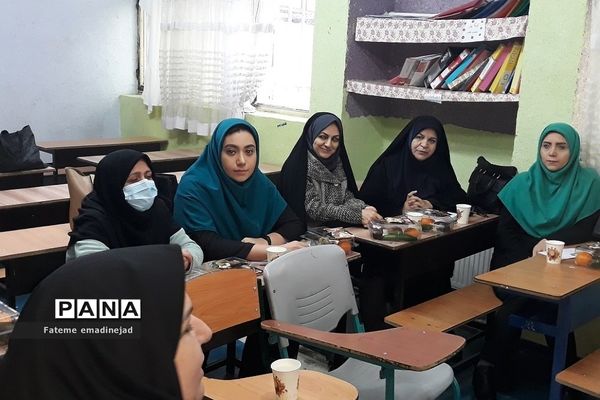 برگزاری جلسه پژوهشی آموزگاران دبستان حضرت زهرا(س)۲ رودهن