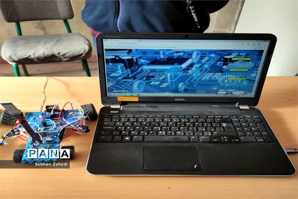 نمایشگاه هفته پژوهش در مدرسه شهید بهشتی رودهن