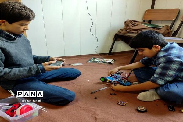 نمایشگاه هفته پژوهش در مدرسه شهید بهشتی رودهن