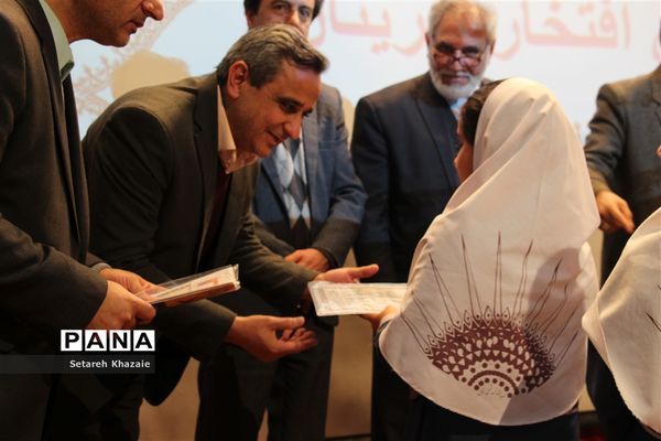 جشن دختران افتخارآفرین مدارس غیردولتی مشهد