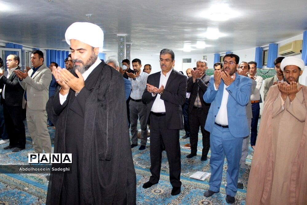 نماز جماعت معاونان و کارشناسان حوزه پرورشی ادارات آموزش و پرورش شهرستان‌ها و مناطق استان بوشهر
