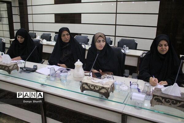 نشست هم‌اندیشی معاونان پرورشی و تربیت‌بدنی شهرستان‌ها و مناطق آموزش و پرورش استان بوشهر