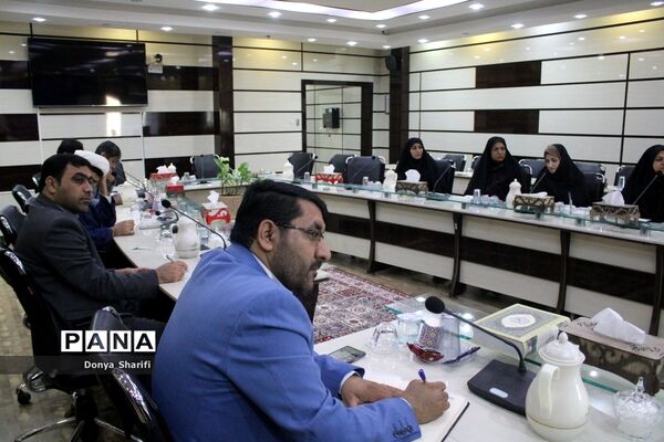 نشست هم‌اندیشی معاونان پرورشی و تربیت‌بدنی شهرستان‌ها و مناطق آموزش و پرورش استان بوشهر