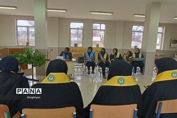 نشست مدیر سازمان دانش‌آموزی استان اصفهان با اعضای مجلس دانش‌آموزی و خبرنگاران پانا شهرستان خوانسار