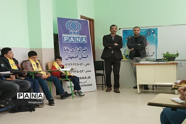 نشست مدیر سازمان دانش‌آموزی استان اصفهان با اعضای مجلس دانش‌آموزی و خبرنگاران پانا شهرستان خوانسار