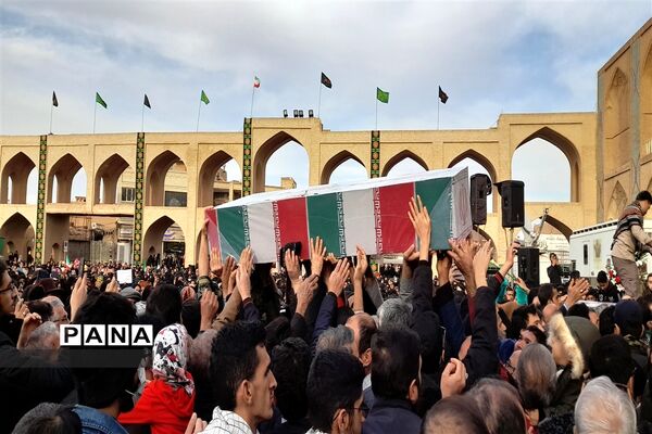 تشییع پیکر 15 شهید گلگون کفن تازه تفحص شده در یزد