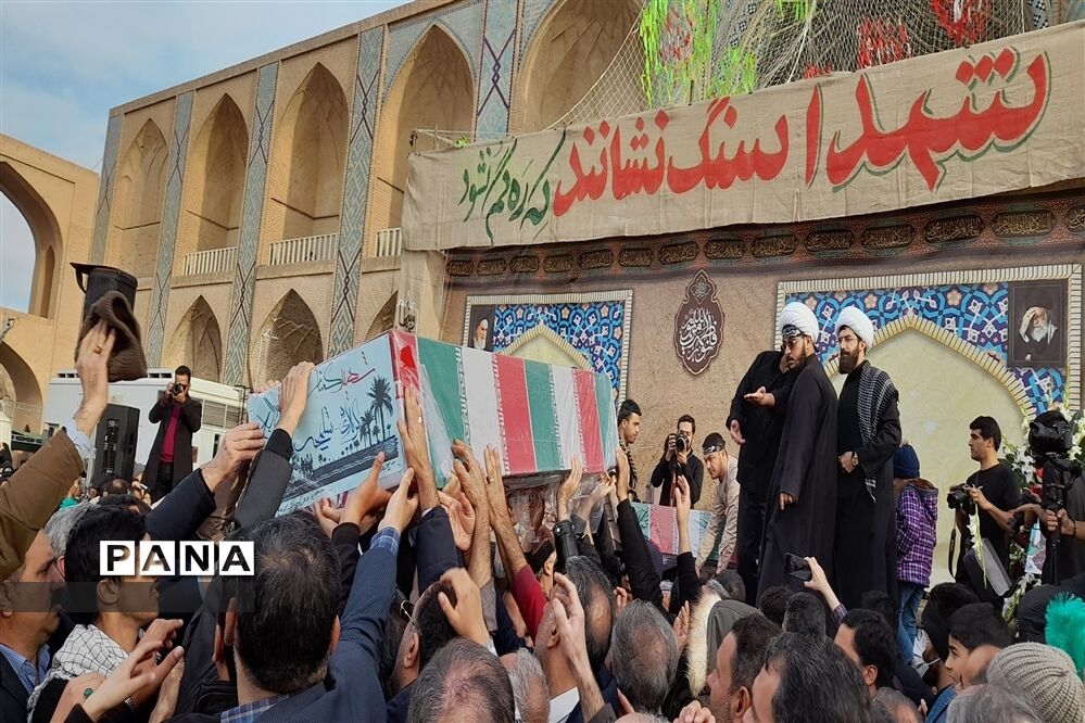 تشییع پیکر 15 شهید گلگون کفن تازه تفحص شده در یزد
