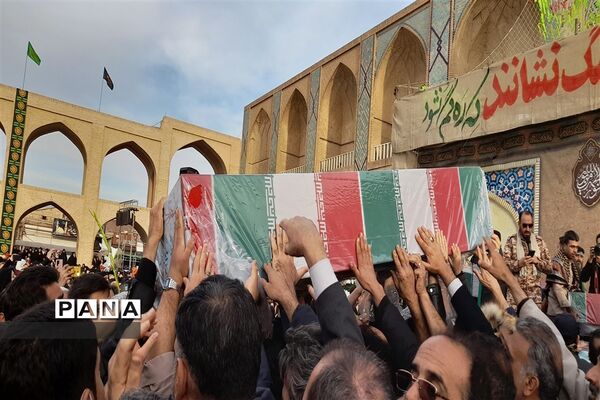 تشییع پیکر 15 شهید گلگون کفن تازه تفحص شده در یزد
