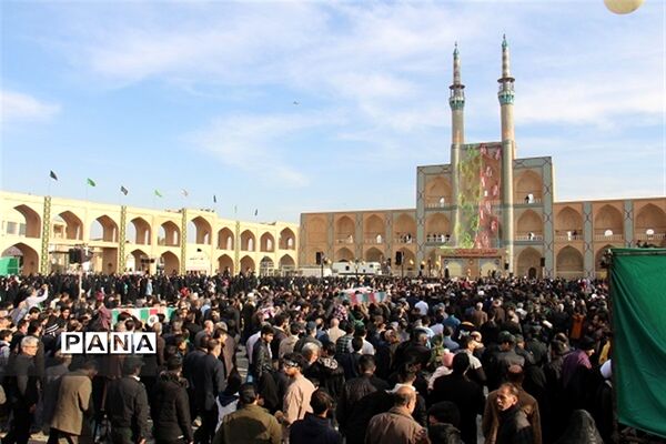 تشییع پیکر 15 شهید گلگون کفن تازه تفحص شده در یزد