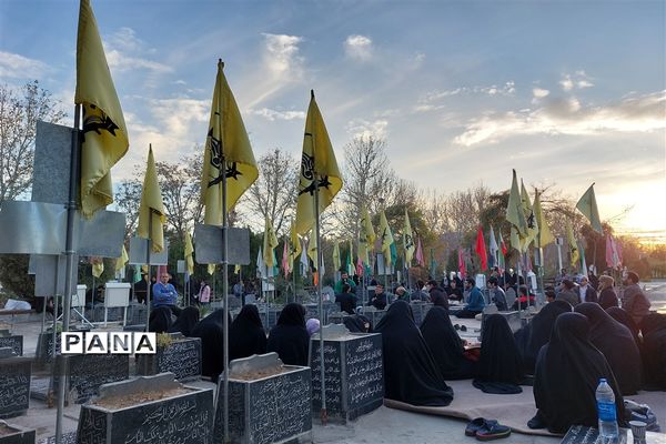 مراسم هفتگی شهر پرستاره در جوار گلزار شهدای بهشت رضا