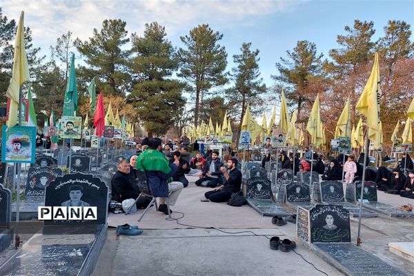 مراسم هفتگی شهر پرستاره در جوار گلزار شهدای بهشت رضا