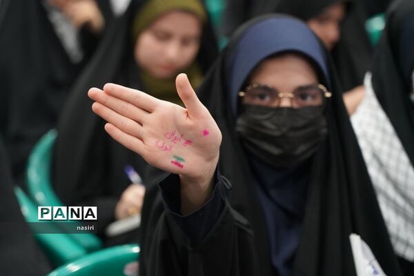 مجمع فرماندهان پیشگام بسیج دانش‌آموزی اصفهان در گلزار شهدا