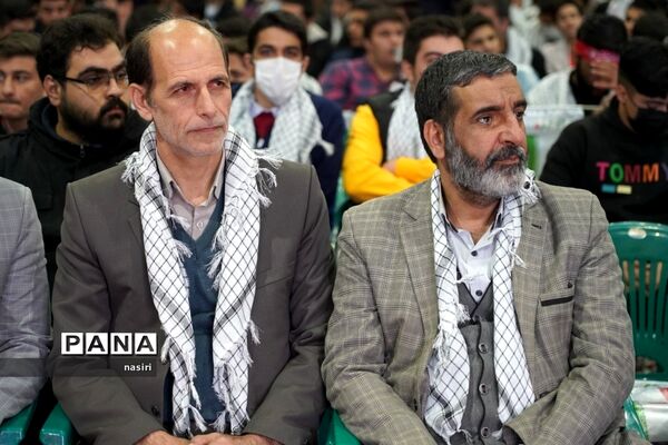 مجمع فرماندهان پیشگام بسیج دانش‌آموزی اصفهان در گلزار شهدا