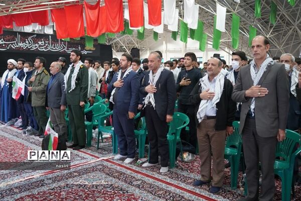 مجمع فرماندهان پیشگام بسیج دانش‌آموزی اصفهان در گلزار شهدا