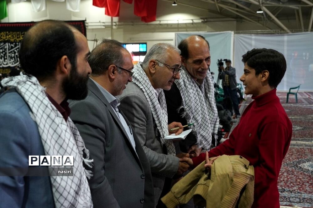 مجمع فرماندهان پیشگام بسیج دانش‌آموزی اصفهان در گلزار شهدا