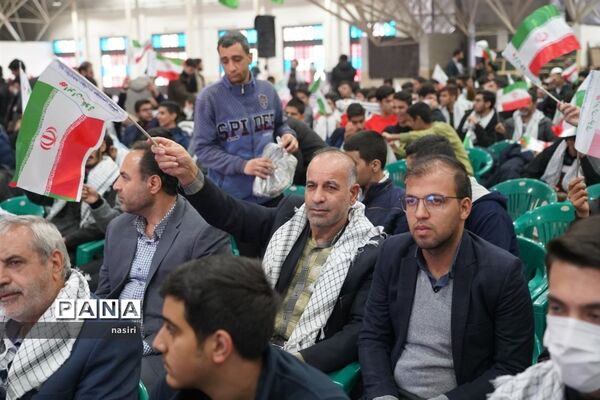 مجمع فرماندهان پیشگام بسیج دانش‌آموزی اصفهان در گلزار شهدا