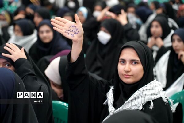 مجمع فرماندهان پیشگام بسیج دانش‌آموزی اصفهان در گلزار شهدا