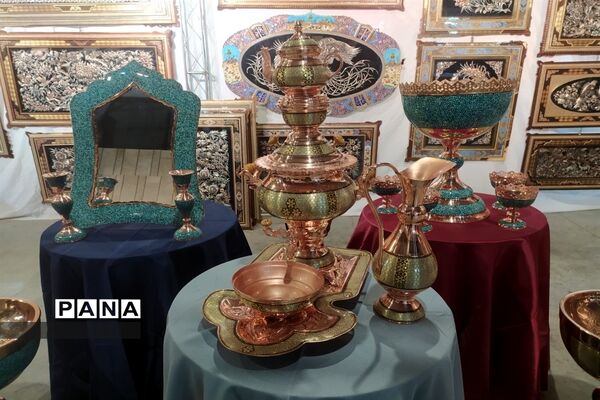 نمایشگاه یلدایی گل و گیاه و صنایع دستی در قم
