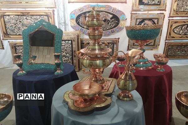 نمایشگاه یلدایی گل و گیاه و صنایع دستی در قم