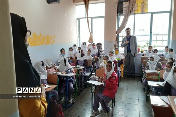 برگزاری جشن یلدایی با دانش‌آموزان مدرسه نرجس ناحیه دو ساری