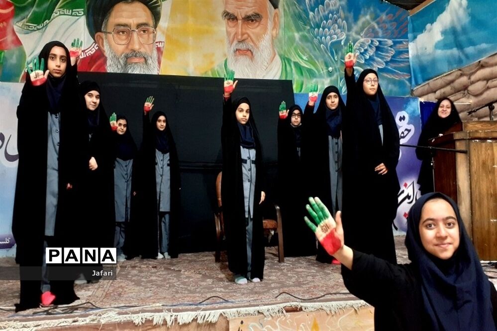 جشنواره (مدرسه ای یازده کلاس یازده سرود) در مدرسه ندای اسلام در استان اصفهان