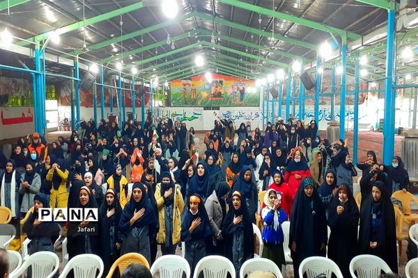 جشنواره (مدرسه ای یازده کلاس یازده سرود) در مدرسه ندای اسلام در استان اصفهان