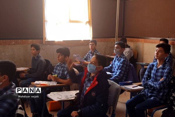 بازدید رئیس امور مدارس سمپاد کشور از مدرسه استعدادهای درخشان شهید بهشتی رودهن