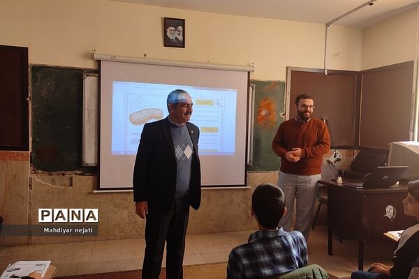 بازدید رئیس امور مدارس سمپاد کشور از مدرسه استعدادهای درخشان شهید بهشتی رودهن