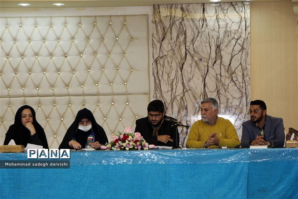 نشست رئیس سازمان دانش‌آموزی استان با مربیان پیشتاز بافق