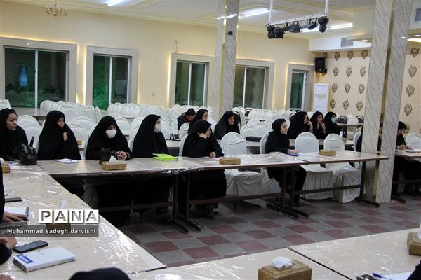 نشست رئیس سازمان دانش‌آموزی استان با مربیان پیشتاز بافق