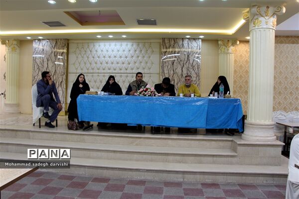 نشست رئیس سازمان دانش‌آموزی استان با مربیان پیشتاز بافق