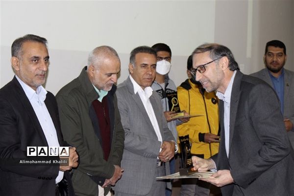 آئین تجلیل از دانش‌آموزان پژوهشگر در استان فارس