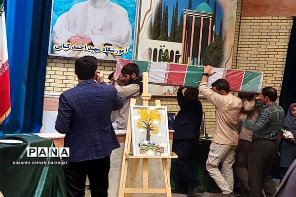 آیین تجلیل از منتخبین جشنواره های فرهنگی هنری آموزش و پرورش ناحیه 3 شیراز
