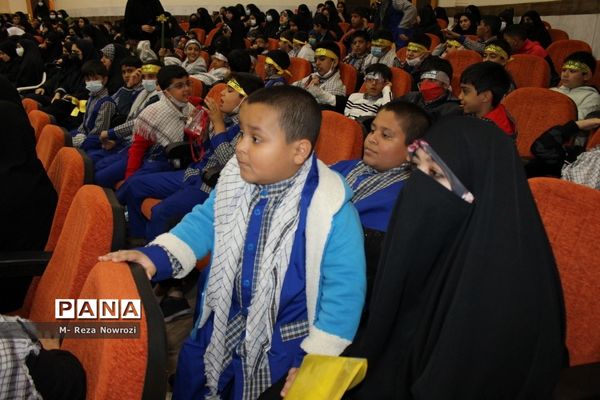 استقبال دانش‌آموزان دختر مدارس غیر دولتی شهرستان بوشهر از شهید گمنام