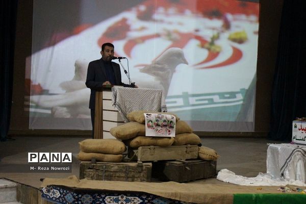 استقبال دانش‌آموزان دختر مدارس غیر دولتی شهرستان بوشهر از شهید گمنام