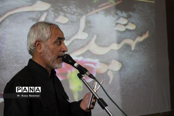 استقبال دانش‌آموزان دختر مدارس غیر دولتی شهرستان بوشهر از شهید گمنام