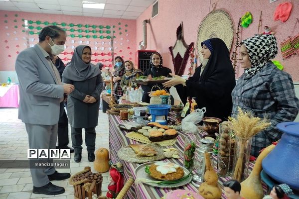 جشنواره ایران شناسی آموزشگاه ابتدایی هیئت امنایی شهید مقدم ناحیه دو شهرری