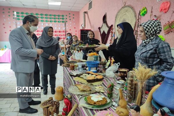 جشنواره ایران شناسی آموزشگاه ابتدایی هیئت امنایی شهید مقدم ناحیه دو شهرری